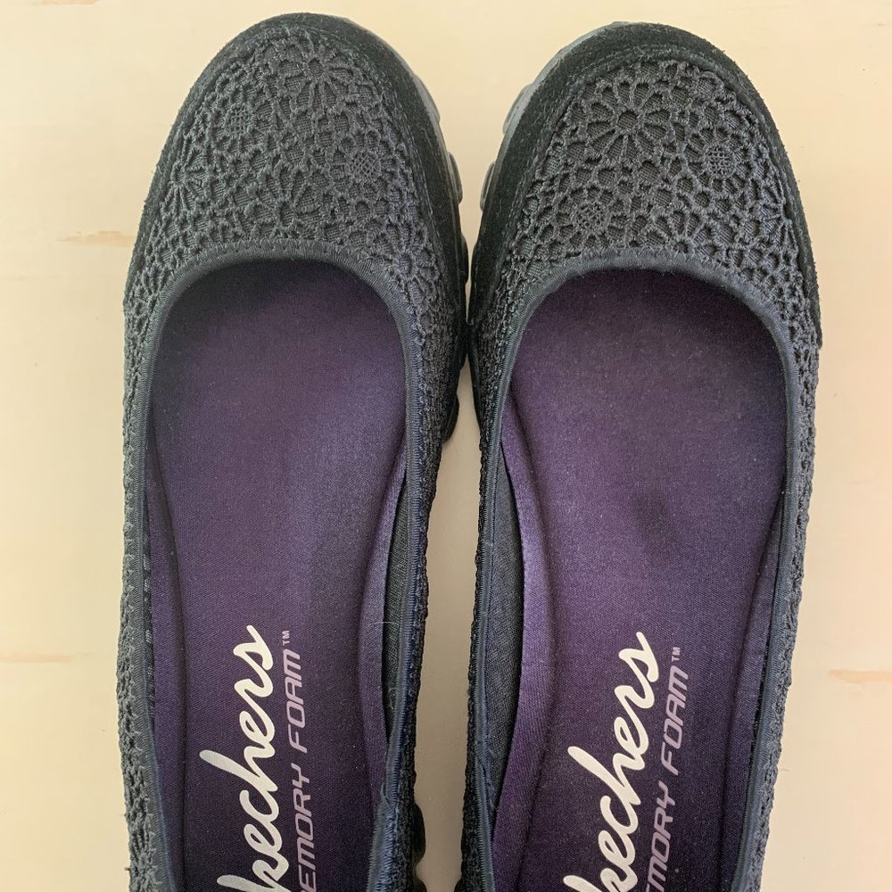 Skechers size 10 black sneakers